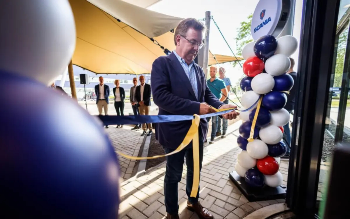 Afbeelding bij opening nieuwe paintshop scania production meppel