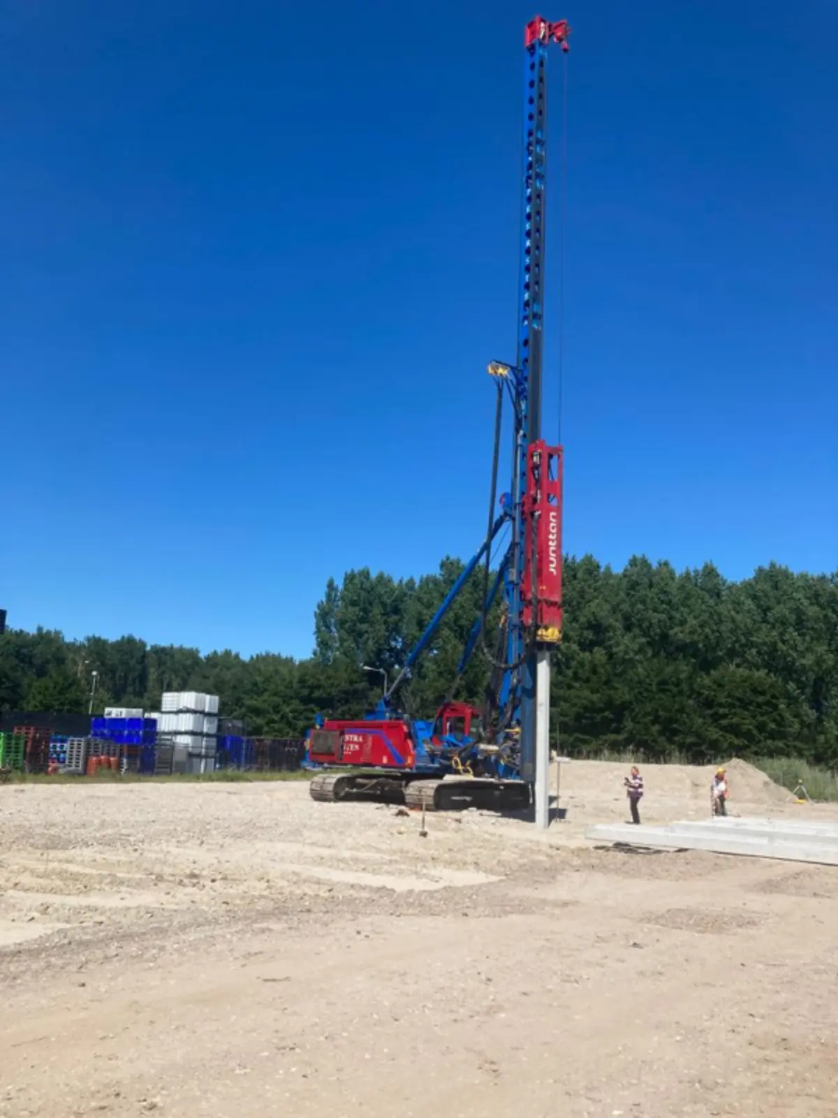 Afbeelding bij eerstepaalviering voor rixax/rbg in almere