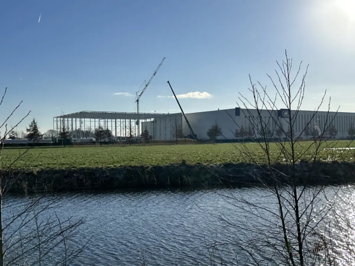 Afbeelding bij plaatsen staalconstructie vriescel bieze food group in nijkerk