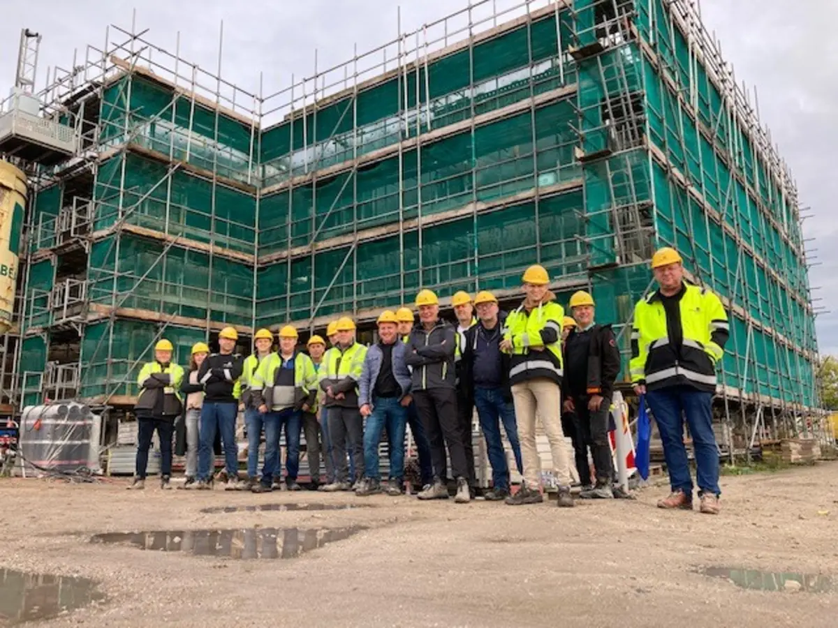 Afbeelding bij uitvoerdersvergadering op bouwlocatie bij jan zandbergen in veenendaal