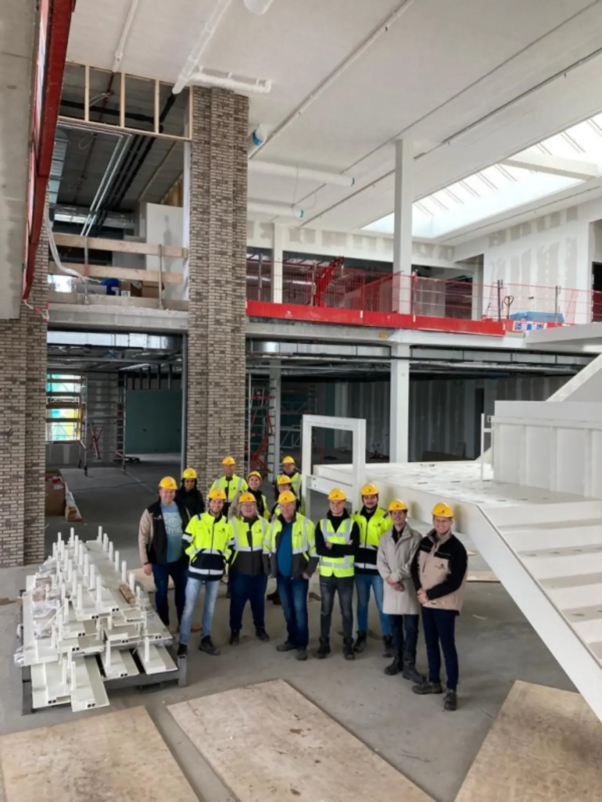 Afbeelding bij werkvoorbereiders dijkham bouw op werkbezoek bij jan zandbergen in veenendaal